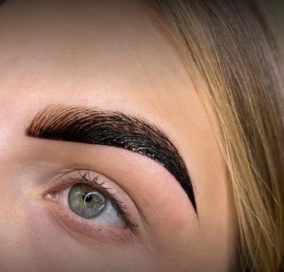 Салон красоты V2 Nail & Beauty Studio в Стамбуле: Маникюр , Педикюр, Стрижка, Окрашивание волос, Прически,