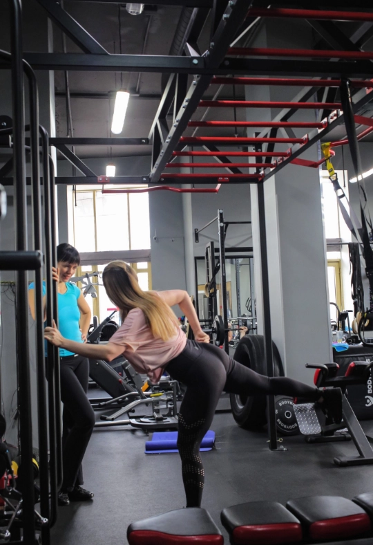 Фитнес-зал Friendlyfit в Москве: Разовые посещения, Кроссфит, Пилатес, Стретчинг, Фитнес для детей, Персональный тренер, Фитнес бар, ЭМС-тренировки, TRX тренировки,