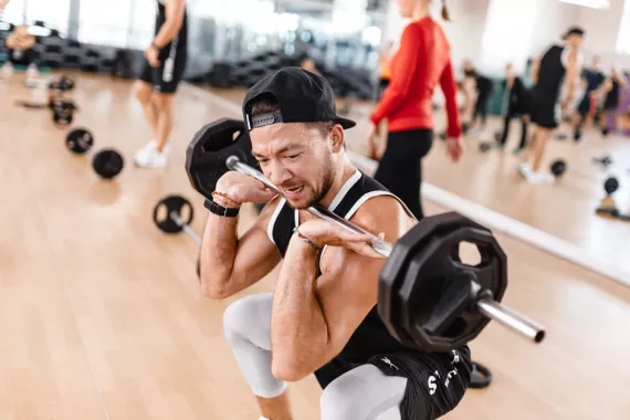 Фитнес-клуб "Alex Fitness".