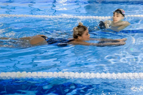 Фитнес-клуб "Alex Fitness".