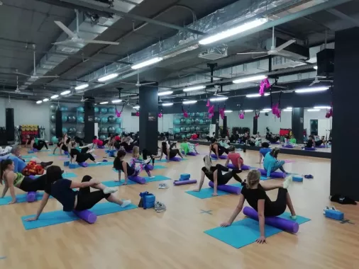 Фитнес-клуб "Alex Fitness".