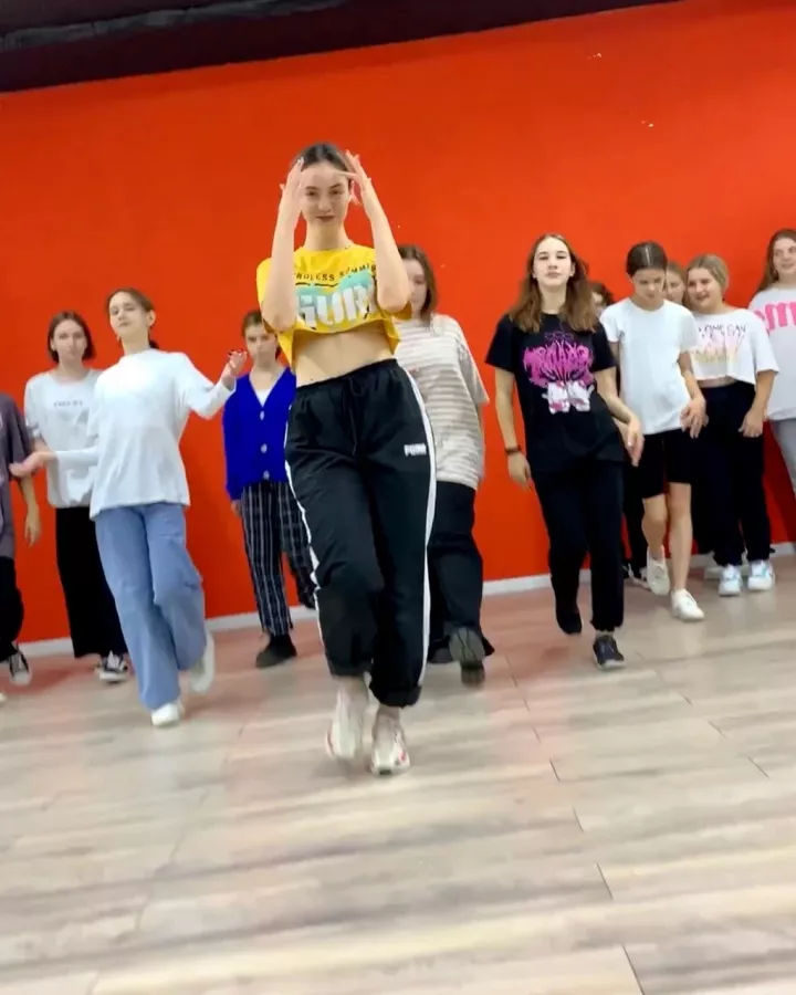 Школа танцев для всех Dance Design в Ростове-на-Дону: Растяжка, Breaking, High Heels, Jazz Funk, Детские танцы, Хип-хоп,