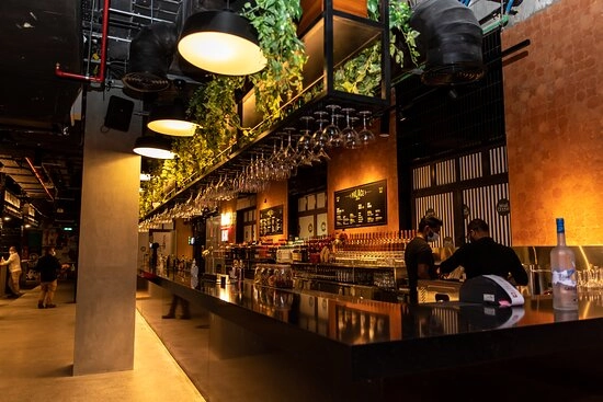 Ресторан-бар Time Out Market в Дубаи: Бургеры, Стейки, Мода,