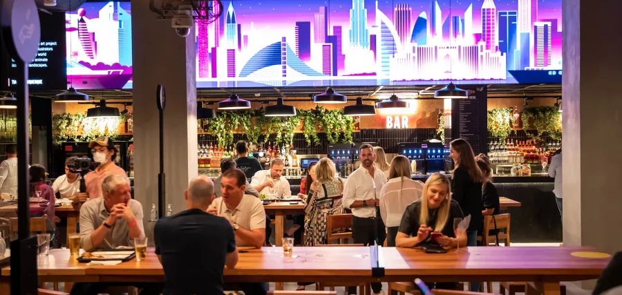 Ресторан-бар Time Out Market в Дубаи: Бургеры, Стейки, Мода,