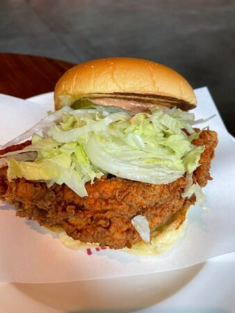 Ресторан-бар Time Out Market в Дубаи: Бургеры, Стейки, Мода,