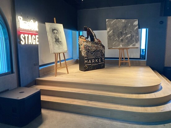 Ресторан-бар Time Out Market в Дубаи: Бургеры, Стейки, Мода,