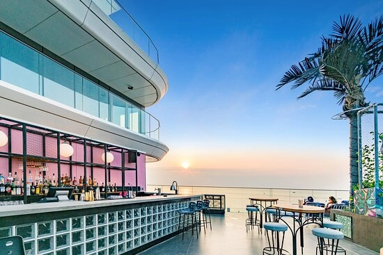 Бар SoBe Dubai в Дубаи: Бар, Китайская кухня, Вечеринки, Коктейли, Диджей, Мода,