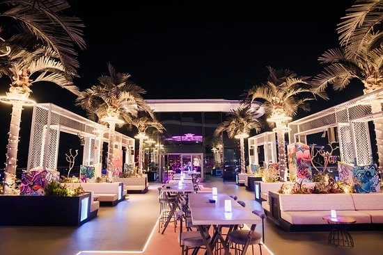 Бар SoBe Dubai в Дубаи: Бар, Китайская кухня, Вечеринки, Коктейли, Диджей, Мода,