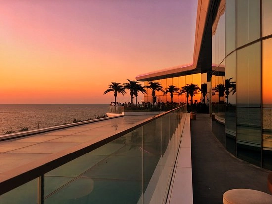 Бар SoBe Dubai в Дубаи: Бар, Китайская кухня, Вечеринки, Коктейли, Диджей, Мода,