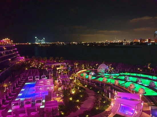 Бар SoBe Dubai в Дубаи: Бар, Китайская кухня, Вечеринки, Коктейли, Диджей, Мода,