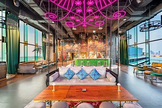 Бар SoBe Dubai в Дубаи: Бар, Китайская кухня, Вечеринки, Коктейли, Диджей, Мода,