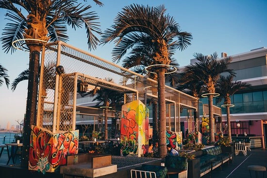 Бар SoBe Dubai в Дубаи: Бар, Китайская кухня, Вечеринки, Коктейли, Диджей, Мода,