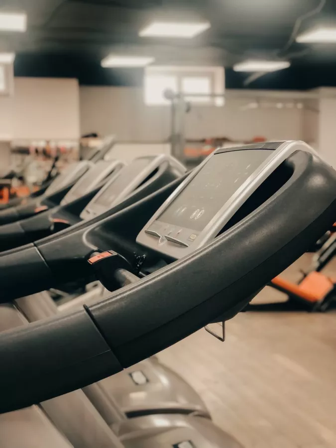 Фитнес-клуб HardGym в Москве: Разовые посещения, Персональный тренер, Массаж, Сауна,