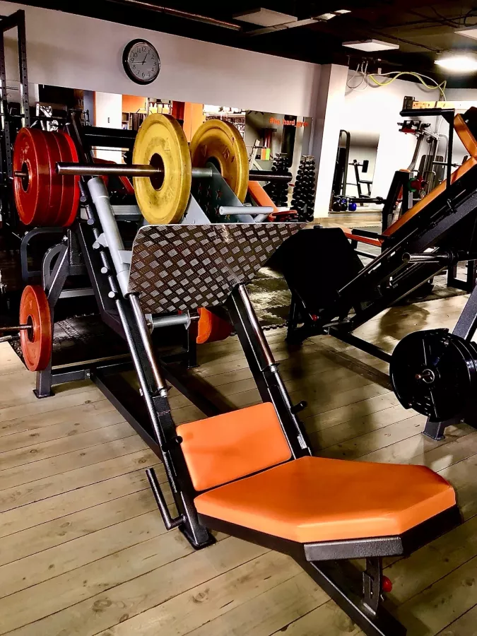 Фитнес-клуб HardGym в Москве: Разовые посещения, Персональный тренер, Массаж, Сауна,