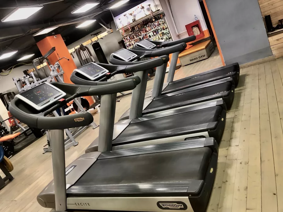 Фитнес-клуб HardGym в Москве: Разовые посещения, Персональный тренер, Массаж, Сауна,