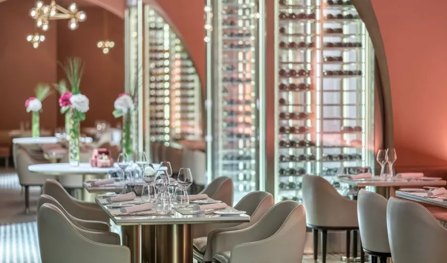 Отель Five Palm Jumeirah Dubai5* в Дубаи: Пятизвездочный отель, Отель на берегу , Гламурный отель , Бассейн , Спа , Конференц-зал, Детская комната,
