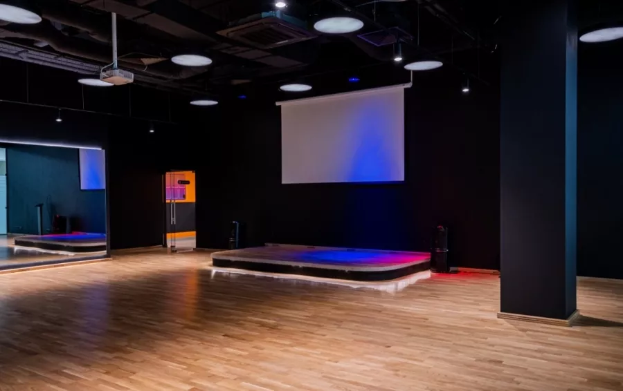 Фитнес-клуб Universum Gym в Москве: Разовые посещения, Аэробика, Боевые искусства, Детский уголок, Йога, Кроссфит, Танцы,