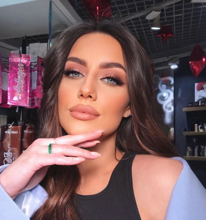 Студия красоты We Stars Beauty в Москве: Прически, Волосы, Сложное окрашивание , Макияж, Дизайн ногтей, Аппаратный маникюр, Перманентный макияж, Солярий, Брови, Ресницы, Педикюр,
