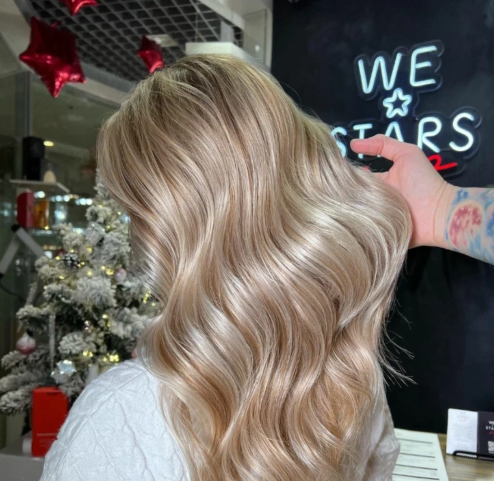 Студия красоты We Stars Beauty в Москве: Прически, Волосы, Сложное окрашивание , Макияж, Дизайн ногтей, Аппаратный маникюр, Перманентный макияж, Солярий, Брови, Ресницы, Педикюр,