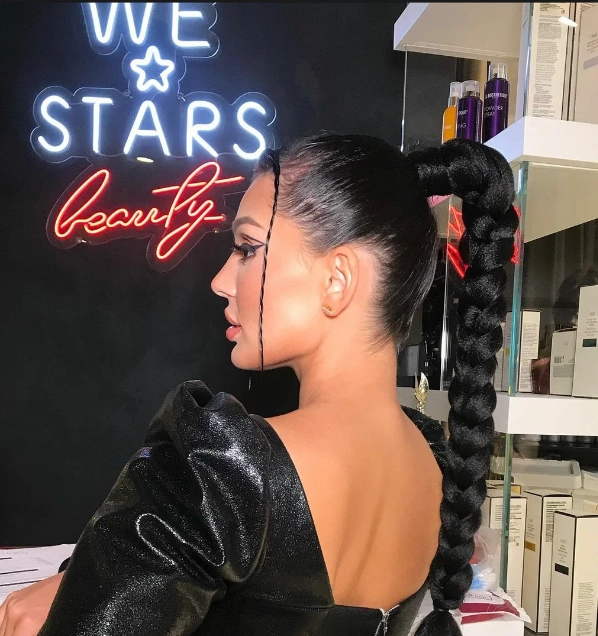 Студия красоты We Stars Beauty в Москве: Прически, Волосы, Сложное окрашивание , Макияж, Дизайн ногтей, Аппаратный маникюр, Перманентный макияж, Солярий, Брови, Ресницы, Педикюр,