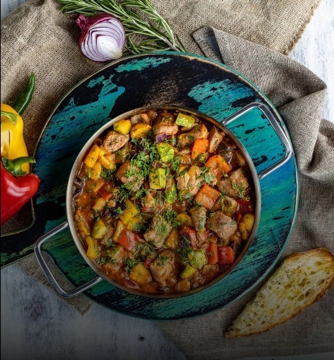Кафе Santorini в Адлере: Европейская кухня, Греческая кухня, Пицца, Морепродукты, Завтраки, Детский уголок, Суши, Доставка, Еда навынос, Постное меню, Бизнес-ланч, Летняя терраса,