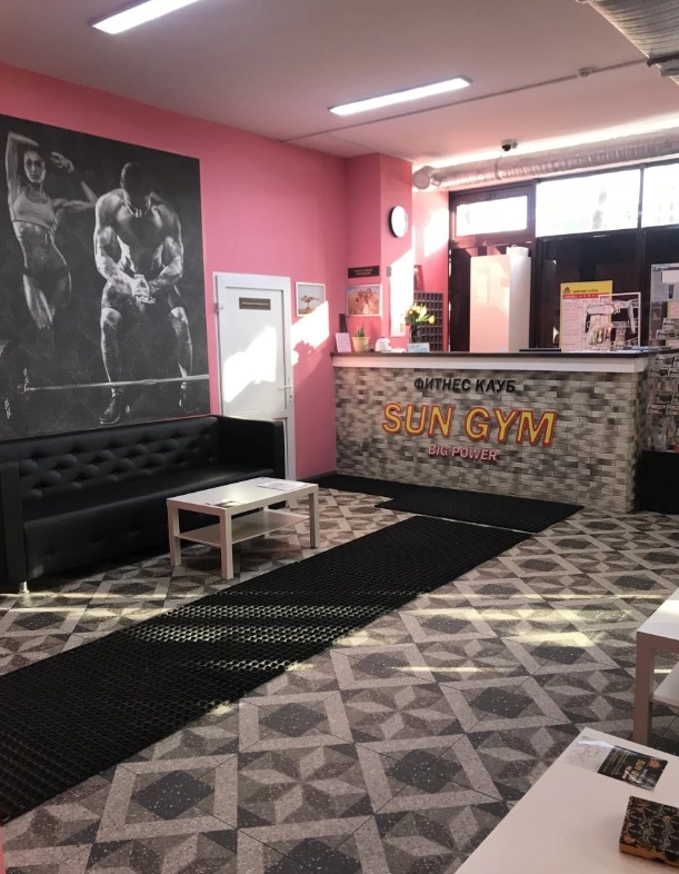 Тренажёрный зал SUN GYM big power в Москве: Разовые посещения, Боевые искусства, Кроссфит, Женский зал, Персональный тренер, Фитнес бар, TRX тренировки, Массаж, Сауна, Солярий,