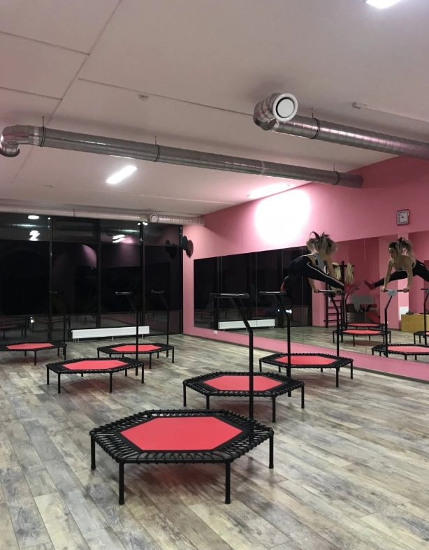 Тренажёрный зал SUN GYM big power в Москве: Разовые посещения, Боевые искусства, Кроссфит, Женский зал, Персональный тренер, Фитнес бар, TRX тренировки, Массаж, Сауна, Солярий,