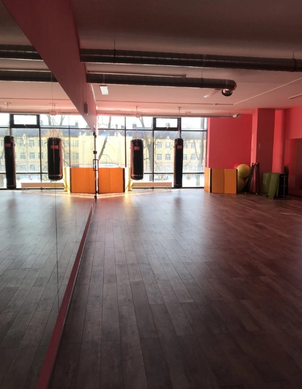 Тренажёрный зал SUN GYM big power в Москве: Разовые посещения, Боевые искусства, Кроссфит, Женский зал, Персональный тренер, Фитнес бар, TRX тренировки, Массаж, Сауна, Солярий,
