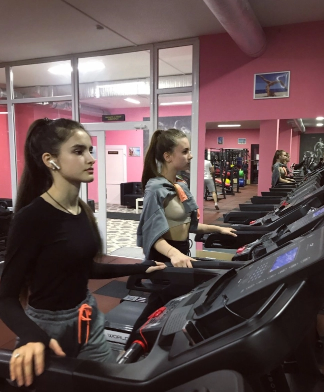 Тренажёрный зал SUN GYM big power в Москве: Разовые посещения, Боевые искусства, Кроссфит, Женский зал, Персональный тренер, Фитнес бар, TRX тренировки, Массаж, Сауна, Солярий,