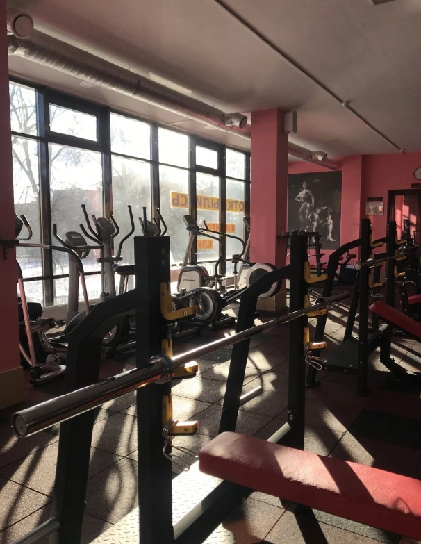 Тренажёрный зал SUN GYM big power в Москве: Разовые посещения, Боевые искусства, Кроссфит, Женский зал, Персональный тренер, Фитнес бар, TRX тренировки, Массаж, Сауна, Солярий,