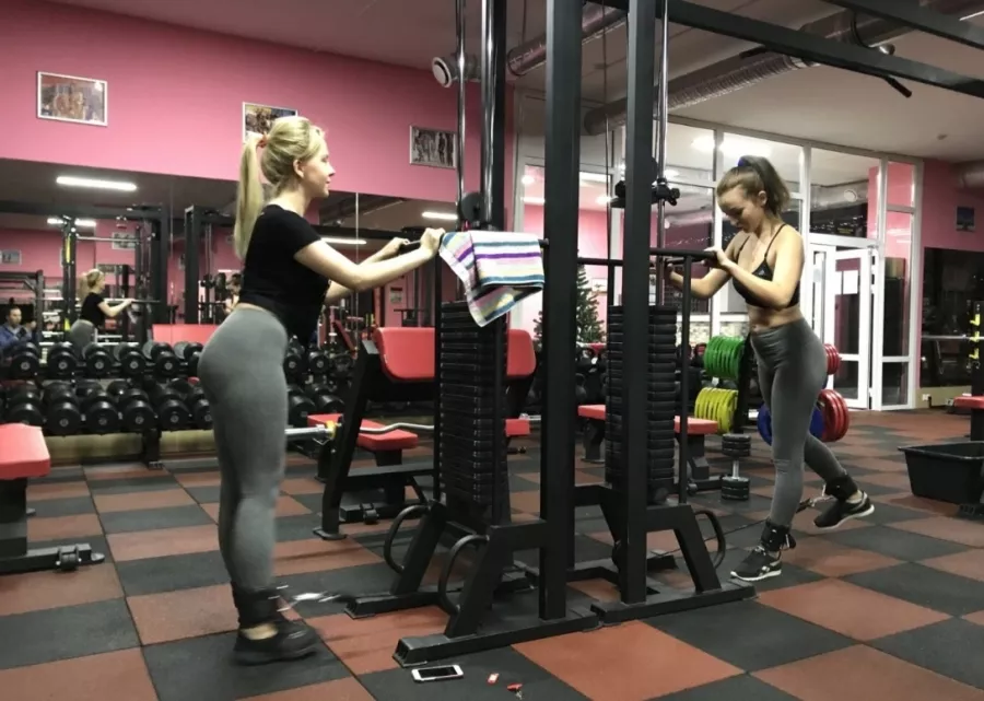 Тренажёрный зал SUN GYM big power в Москве: Разовые посещения, Боевые искусства, Кроссфит, Женский зал, Персональный тренер, Фитнес бар, TRX тренировки, Массаж, Сауна, Солярий,