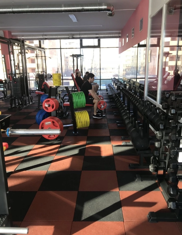 Тренажёрный зал SUN GYM big power в Москве: Разовые посещения, Боевые искусства, Кроссфит, Женский зал, Персональный тренер, Фитнес бар, TRX тренировки, Массаж, Сауна, Солярий,