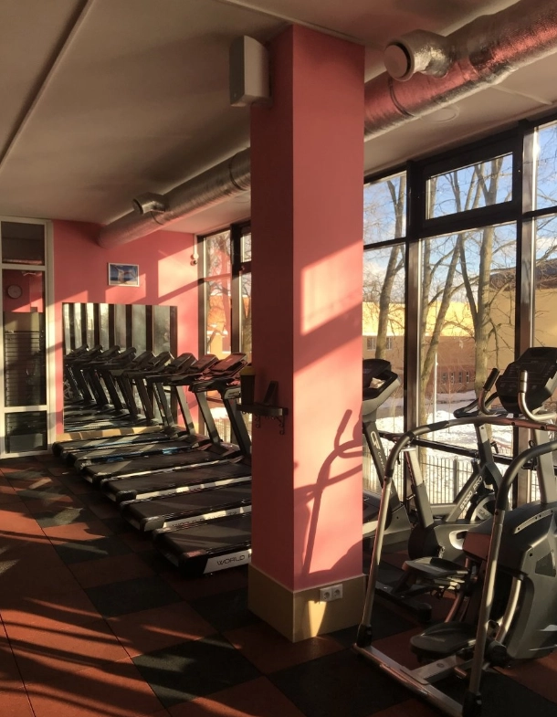 Тренажёрный зал SUN GYM big power в Москве: Разовые посещения, Боевые искусства, Кроссфит, Женский зал, Персональный тренер, Фитнес бар, TRX тренировки, Массаж, Сауна, Солярий,