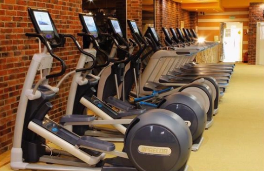 Фитнес-клуб Fitness Edem в Москве: Разовые посещения, Аквааэробика, Аэробика, Боевые искусства, Бодифлекс,