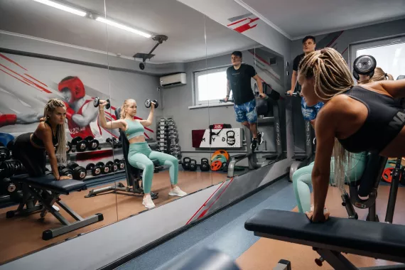 Фитнес-клуб "Xs-fit".