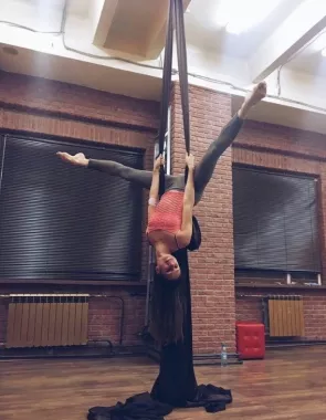 Студия танцев "WhiteZefir Pole & Exotic".