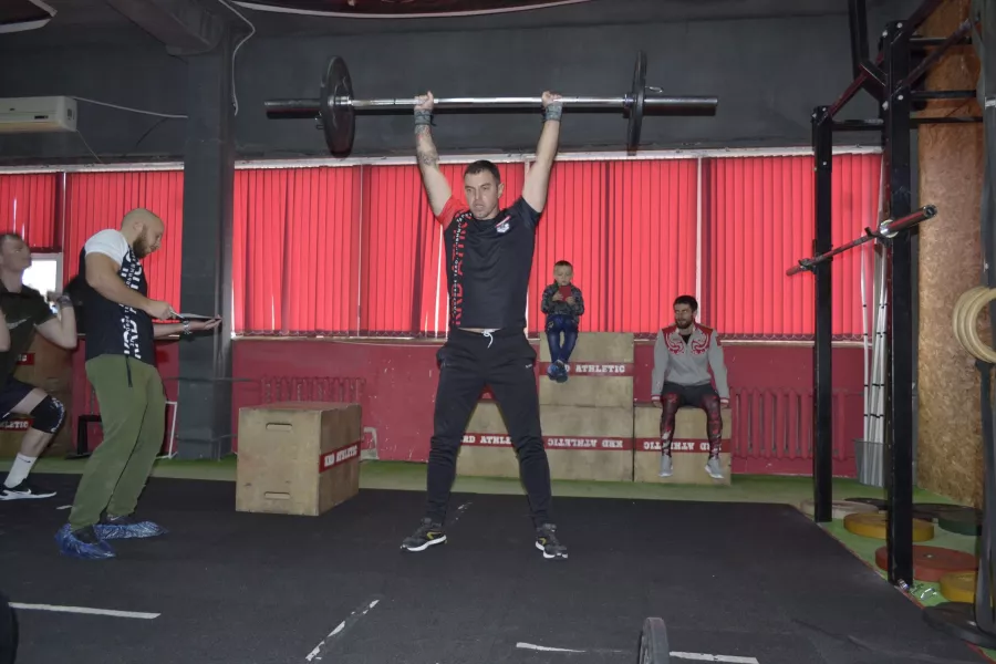Спортивный клуб KRD ATHLETIC в Краснодаре: Спортивный клуб, Пауэрлифтинг, Тяжелая атлетика, Тренер, Индивидуальные занятия, Тяжелый вес, Гири, Гантели,