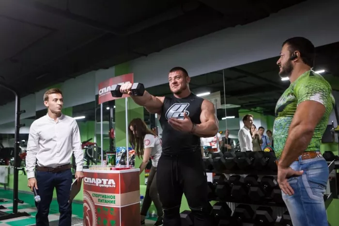 Фитнес-клуб "Центрfit".