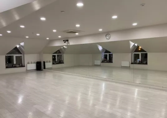 Центр "V-dance studio".