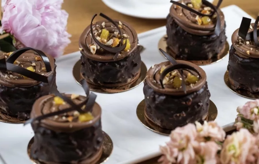 Кафе-кондитерская Theo Cafe в Краснодаре: Кондитерские изделия, Завтрак, Заказ навынос, Заказ столиков, Кофе с собой, Доставка еды, Бизнес-ланч,