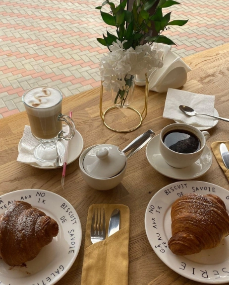 Кафе-кондитерская Theo Cafe в Краснодаре: Кондитерские изделия, Завтрак, Заказ навынос, Заказ столиков, Кофе с собой, Доставка еды, Бизнес-ланч,