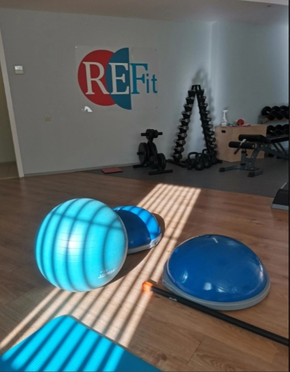 Фитнес-студия Refit в Краснодаре: Фитнес для беременных, TRX тренировки, Фитбол, Фитнес для детей, Персональный тренер, Стретчинг,