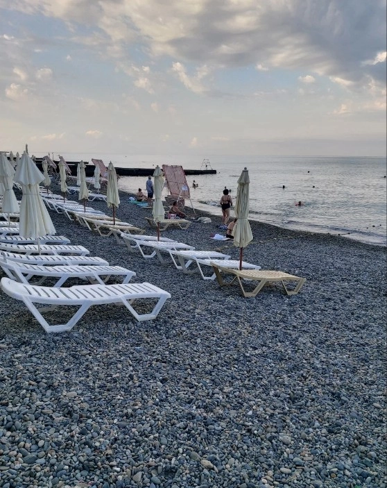 Пляж Южный-2 в Адлере: Пляж, Массаж, Кафе, Галька, Круглосуточно, Аттракционы,