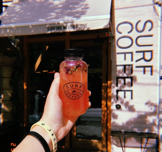 Кофейня Surf Coffee в Краснодаре: Кофе с собой, Заказ навынос, Десерт, Хот-дог, Кофе, Завтрак,
