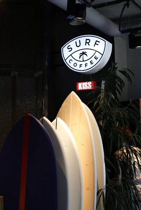 Кофейня Surf Coffee в Краснодаре: Кофе с собой, Заказ навынос, Десерт, Хот-дог, Кофе, Завтрак,