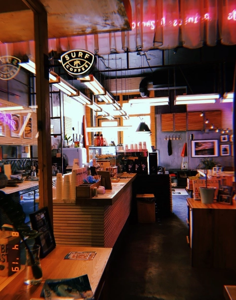 Кофейня Surf Coffee в Краснодаре: Кофе с собой, Заказ навынос, Десерт, Хот-дог, Кофе, Завтрак,