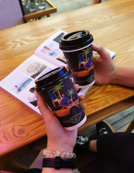 Кофейня Surf Coffee в Краснодаре: Кофе с собой, Заказ навынос, Десерт, Хот-дог, Кофе, Завтрак,