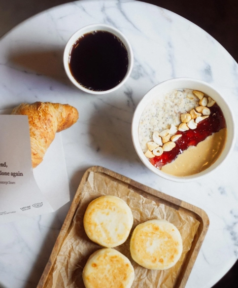Кофейня Surf Coffee в Краснодаре: Кофе с собой, Заказ навынос, Десерт, Хот-дог, Кофе, Завтрак,