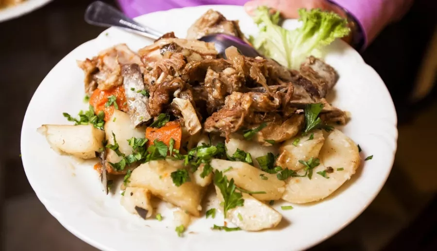 Ресторан Српска Кафана в Краснодаре: Сербская кухня, Бизнес-ланч, Заказ столиков, Винная карта, Летняя терраса, Банкет, Живая музыка, Аниматоры,