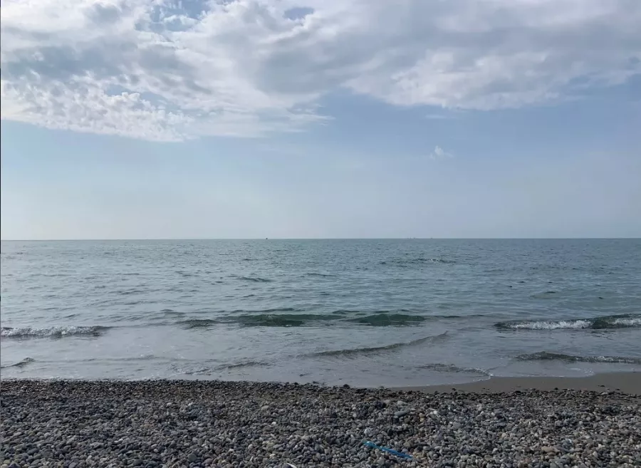 Пляж Чкаловский в Адлере: Пляж, Массаж, Батут, Аттракционы, Шезлонг, Пляжный зонт,
